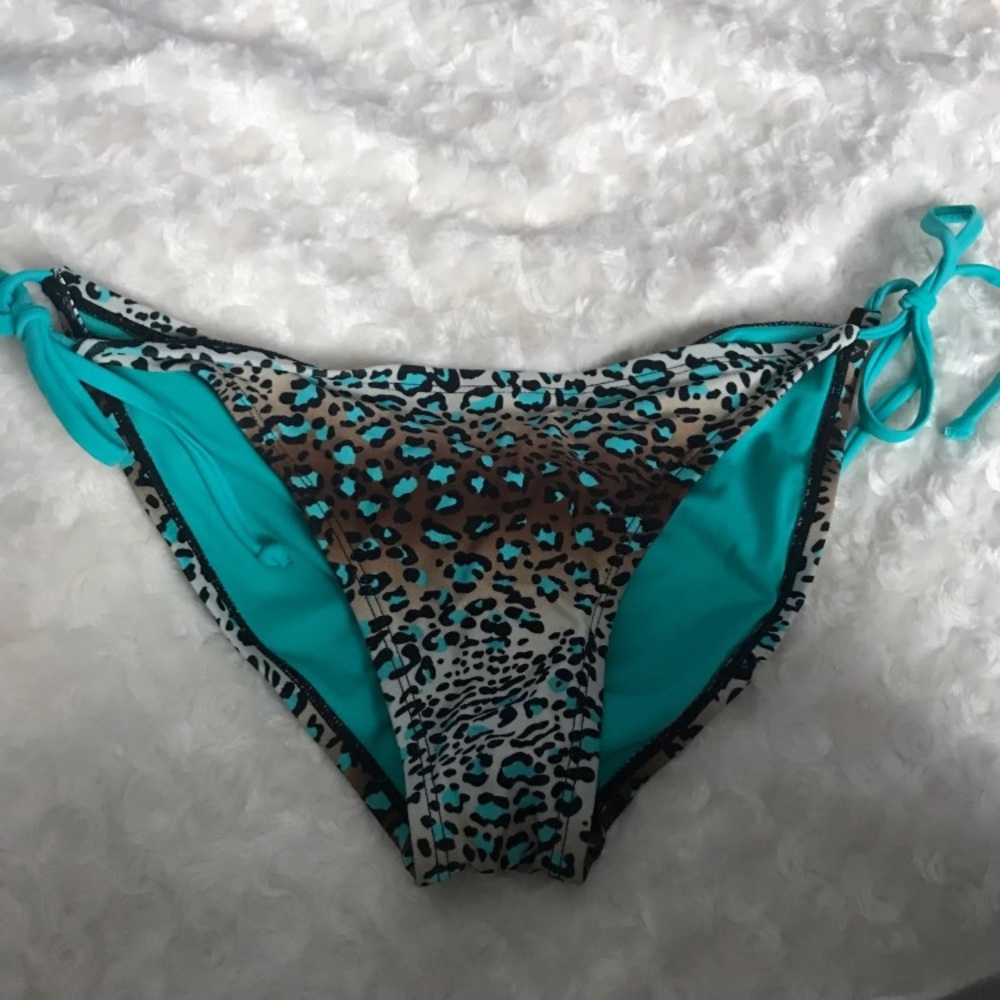 Super cute bathing suit bottoms